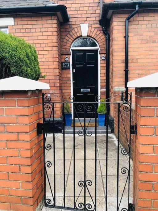 Cosy Two Bed Terraced House 7Min Drive From City Belfast Extérieur photo