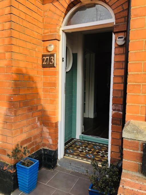 Cosy Two Bed Terraced House 7Min Drive From City Belfast Extérieur photo