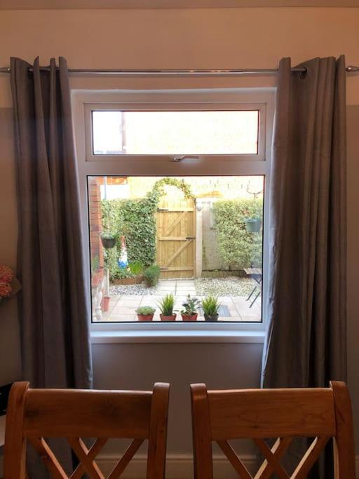 Cosy Two Bed Terraced House 7Min Drive From City Belfast Extérieur photo